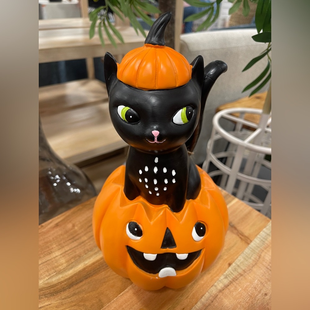 Halloween Cute Black Cat in Orange Pumpkin Jack o’lantern Resin Statue NWT 🐈‍⬛🎃